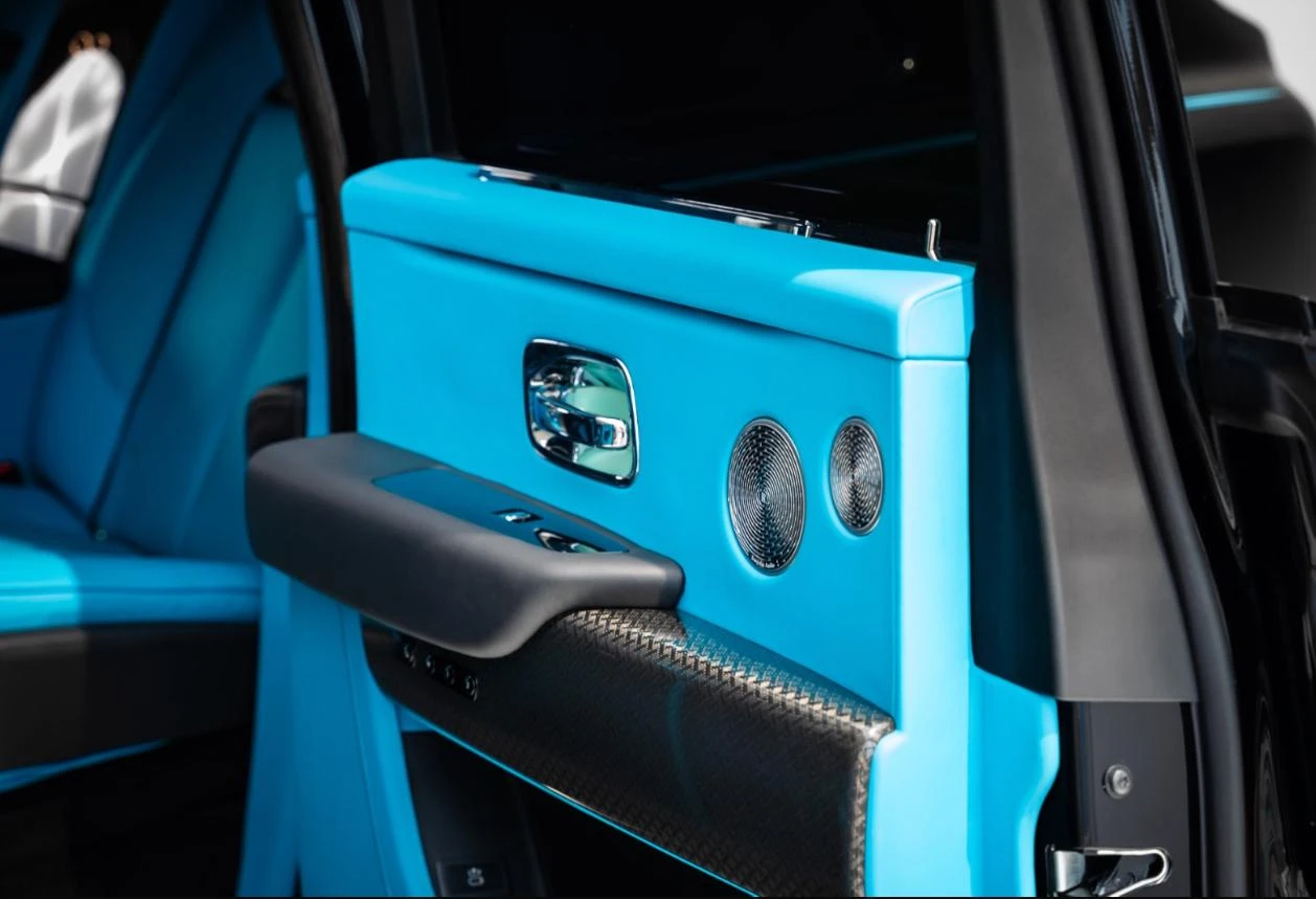 Rolls-Royce Rolls Royce Cullinan Black Badge 2023 - Luxury Car thumbnail NaN